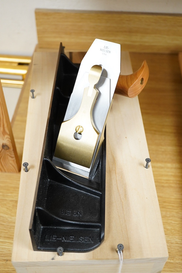 A Lie-Nielsen Toolworks shooting plane, ‘Shoot Board Plane’ (No.51R), in the original fitted wooden box with paperwork